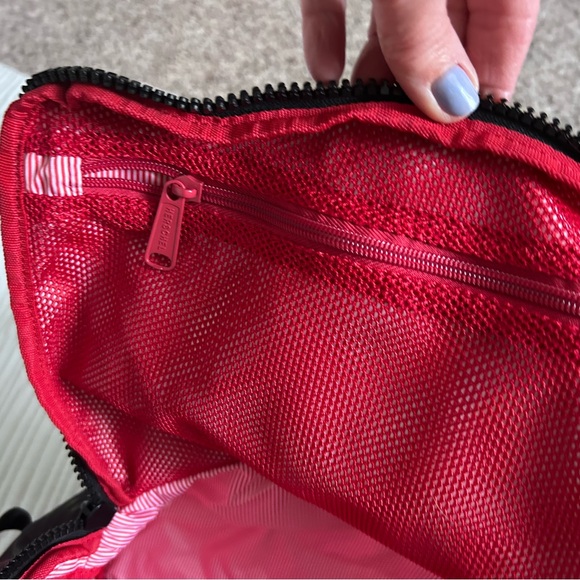 Herschel Supply Company Tropical Black Floral Duffel Bag Large - Picture 11 of 16